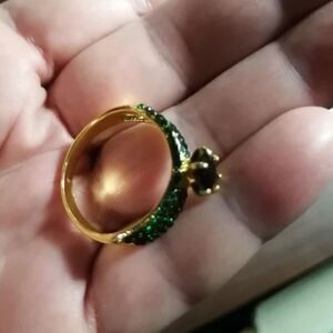 BLACK STONE RING WITH GREEN STONE ACCENTS